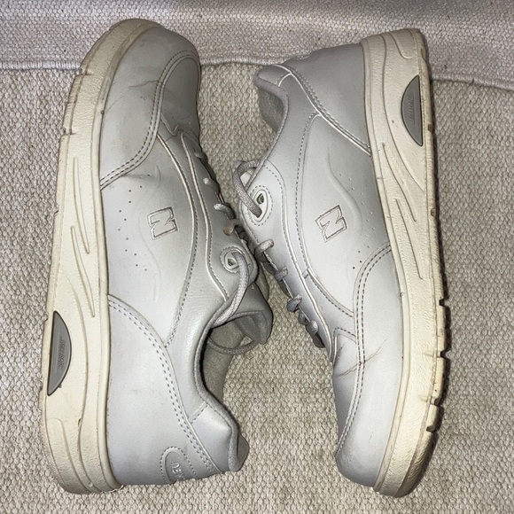 New Balance Women's size 10 walking / running shoes/ Sneakers gray w/ high soles - Picture 9 of 16